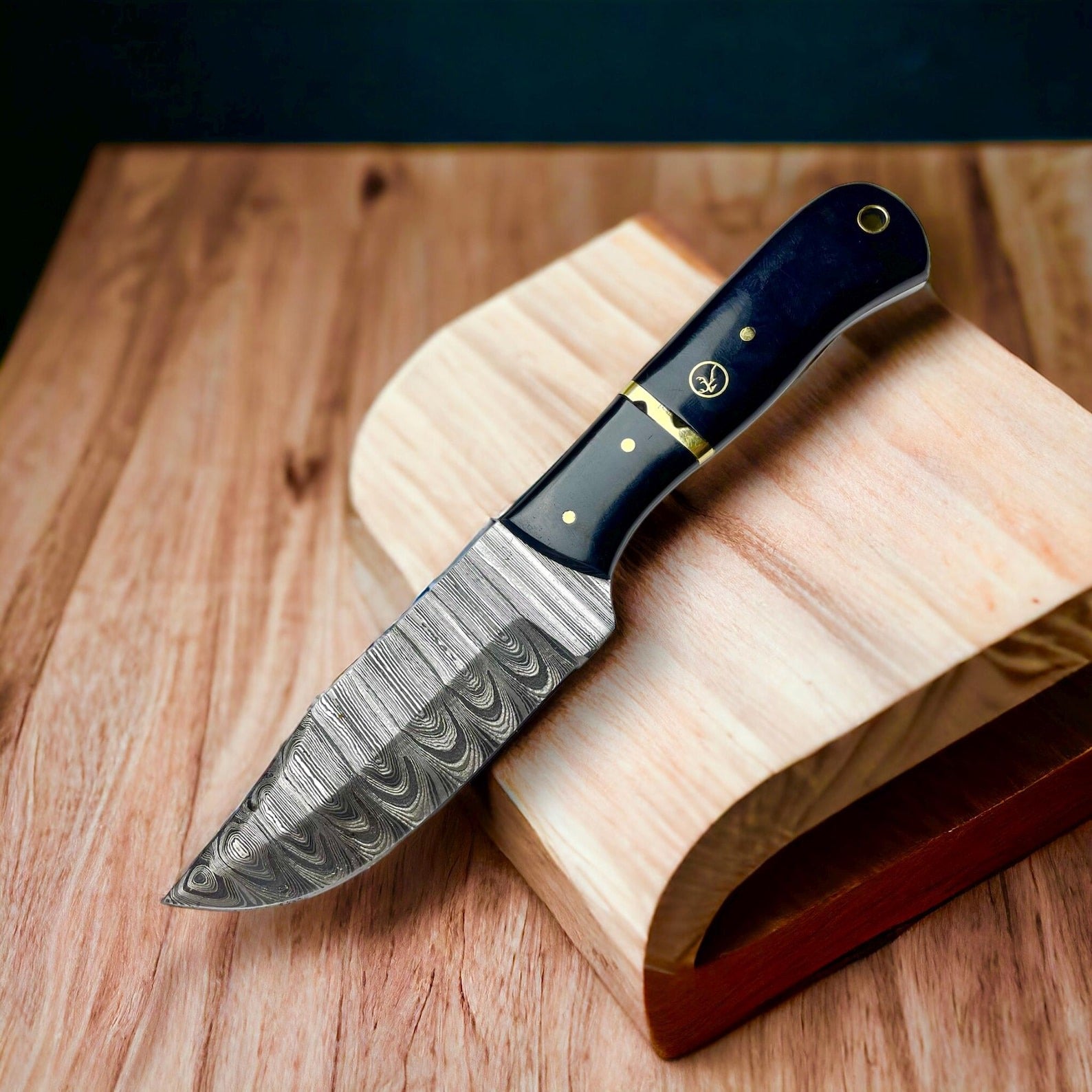Natural Bone Handle Damascus Skinner Knife